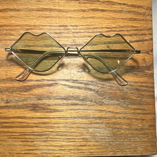 Nonchalant glasses