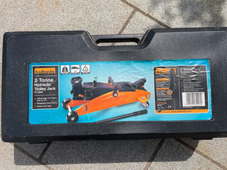 Halfords 2 Tonne Hydraulic Trolley Jack Pristine Condition