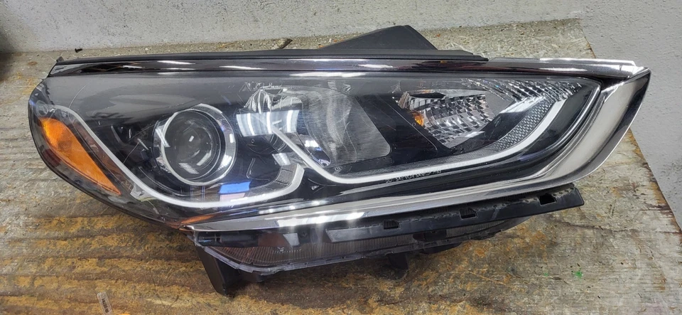 Faro halógeno lateral pasajero Hyundai Sonata 2018-2019 usado OEM*D8978 Foto 3 de 4