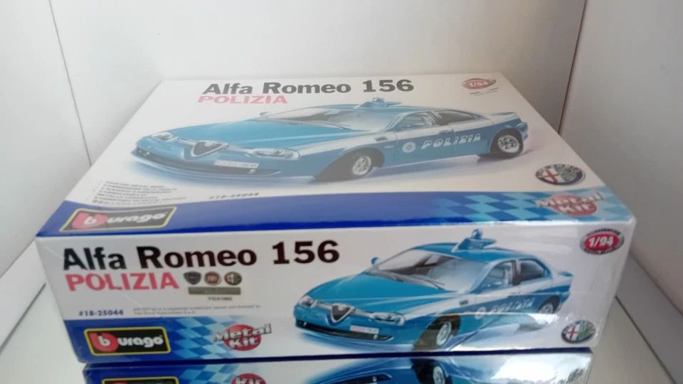 Bburago Burago 1:24 Metal Kit Alfa Romeo 156 polizia Sealed Box - Photo 3/4