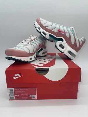 Size 4Y Nike Air Max Plus CD0609-110