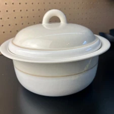 Norway by Epoch Discontinued 2qt Covered Casserole Lid Cream White