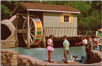 Vintage WINNIPEG, MB Canada Postcard ASSINIBOINE PARK ''Aunt Sally's Farm'' c1960s