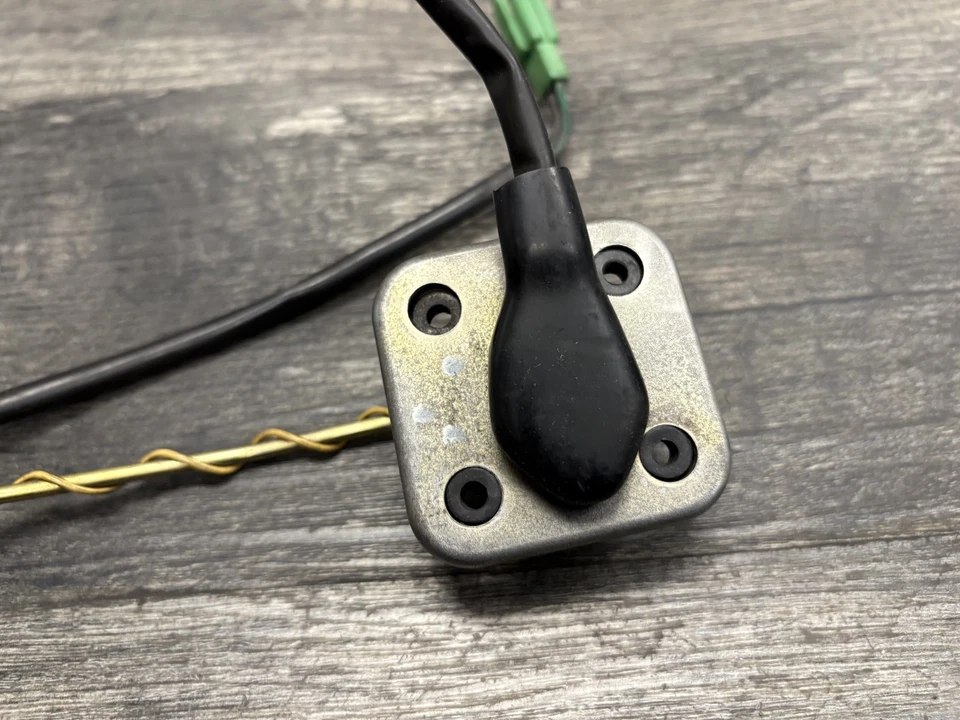 Оригинальный топливный счетчик Yamaha 1996-2001 XVZ1300 1300 Royal Star - Изображение 3 из 4