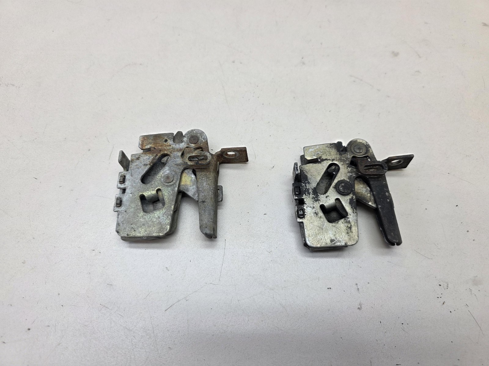 88-96 Jeep Cherokee XJ & 88-92 Comanche MJ Hood Latches Pair Left Right Set of 2