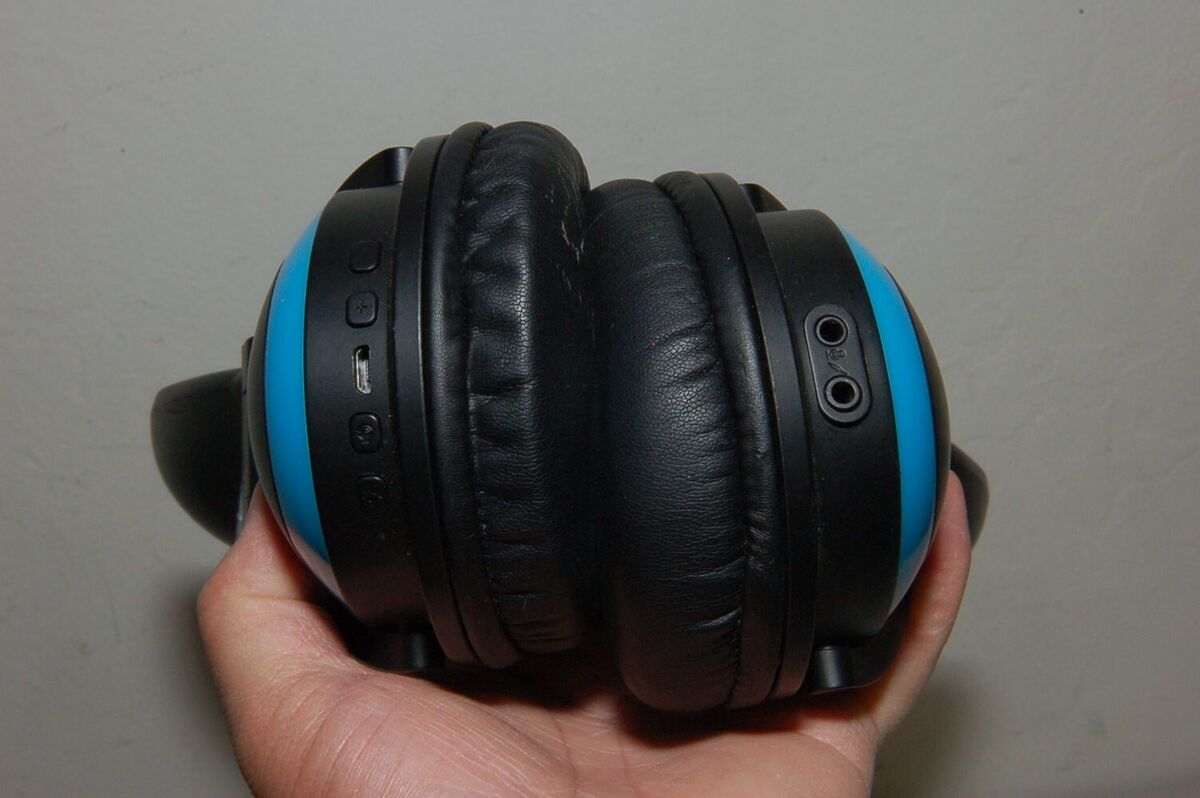 Brookstone Cat Ear Headphones Blue LED Lights, No AUX Cord Brookstone Cat Ear Headphones Blue LED Lights, No AUX Cord