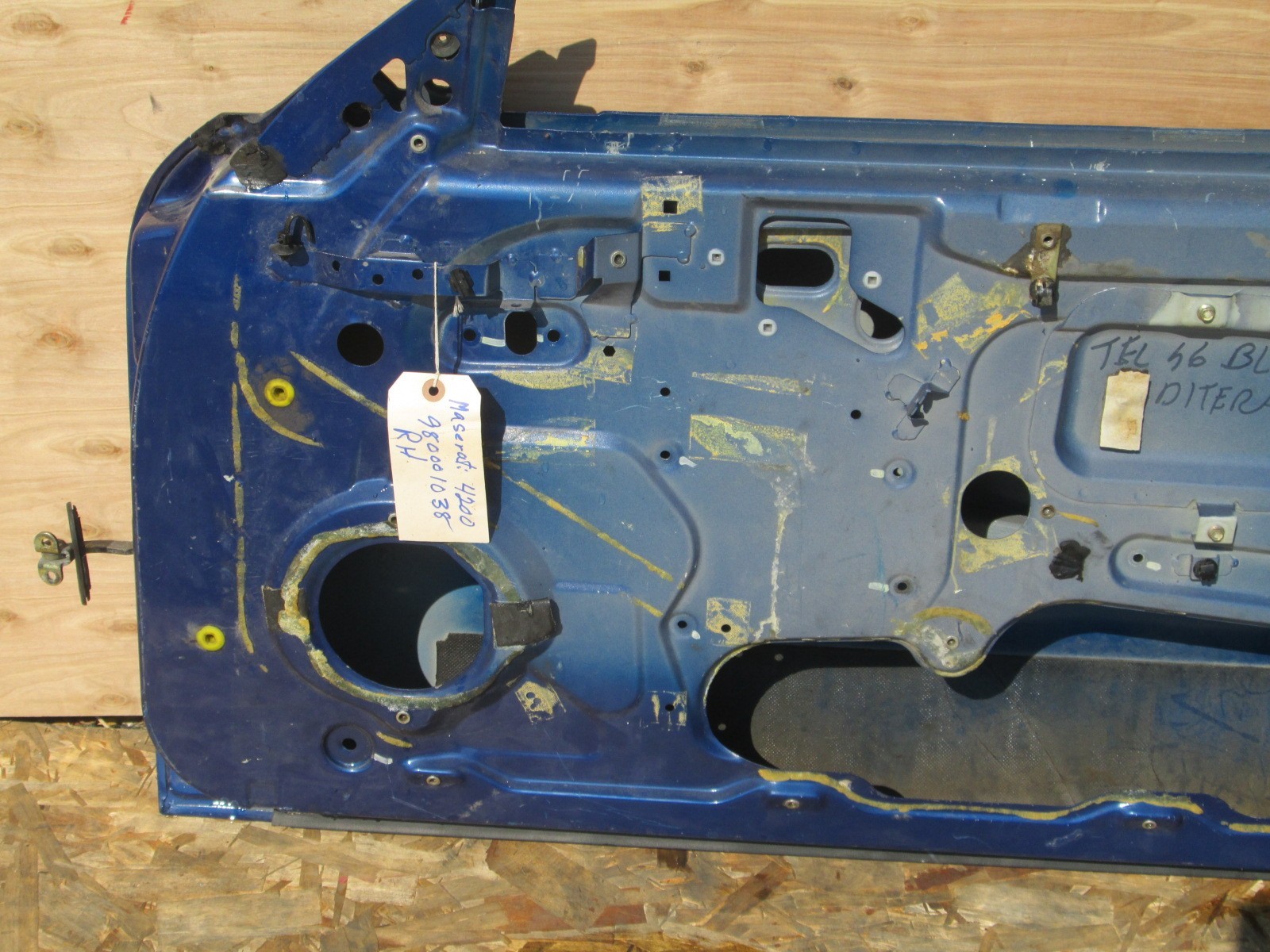 Maserati Coupe , 4200 - RH / Passenger Door # 980001038