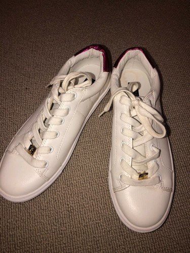 white trainers size 5.5