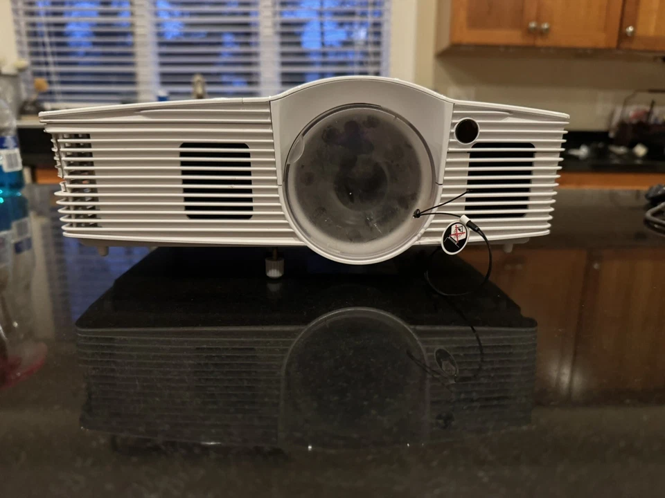 Proyector doméstico de corto alcance Optoma GT1080 Darbee 1080p DLP Foto 4 de 4