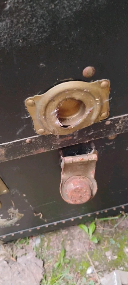 Antique VTG 1923 Henry Likly Standing Wardrobe Steamer Trunk W/ Original Hangers - Image 4 of 4