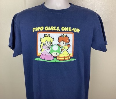 Vtg 2000s Two Girls One Up T-Shirt Y2K Gamer Humor Meme Parody Halolz 