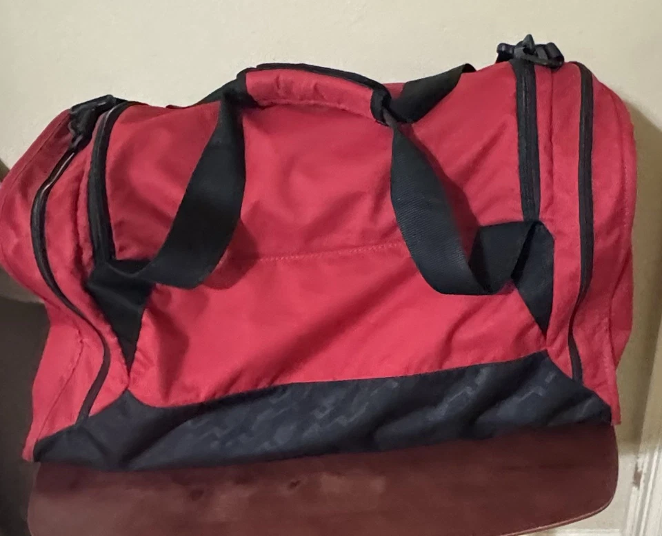 Bolso de Lona NIKE 24x12x12 con Correa para el Hombro - Rojo Foto 4 de 4