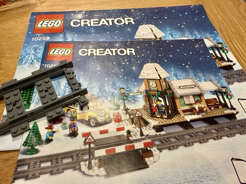 LEGO 10229 Winter Village Cottage, photo 4 of 5