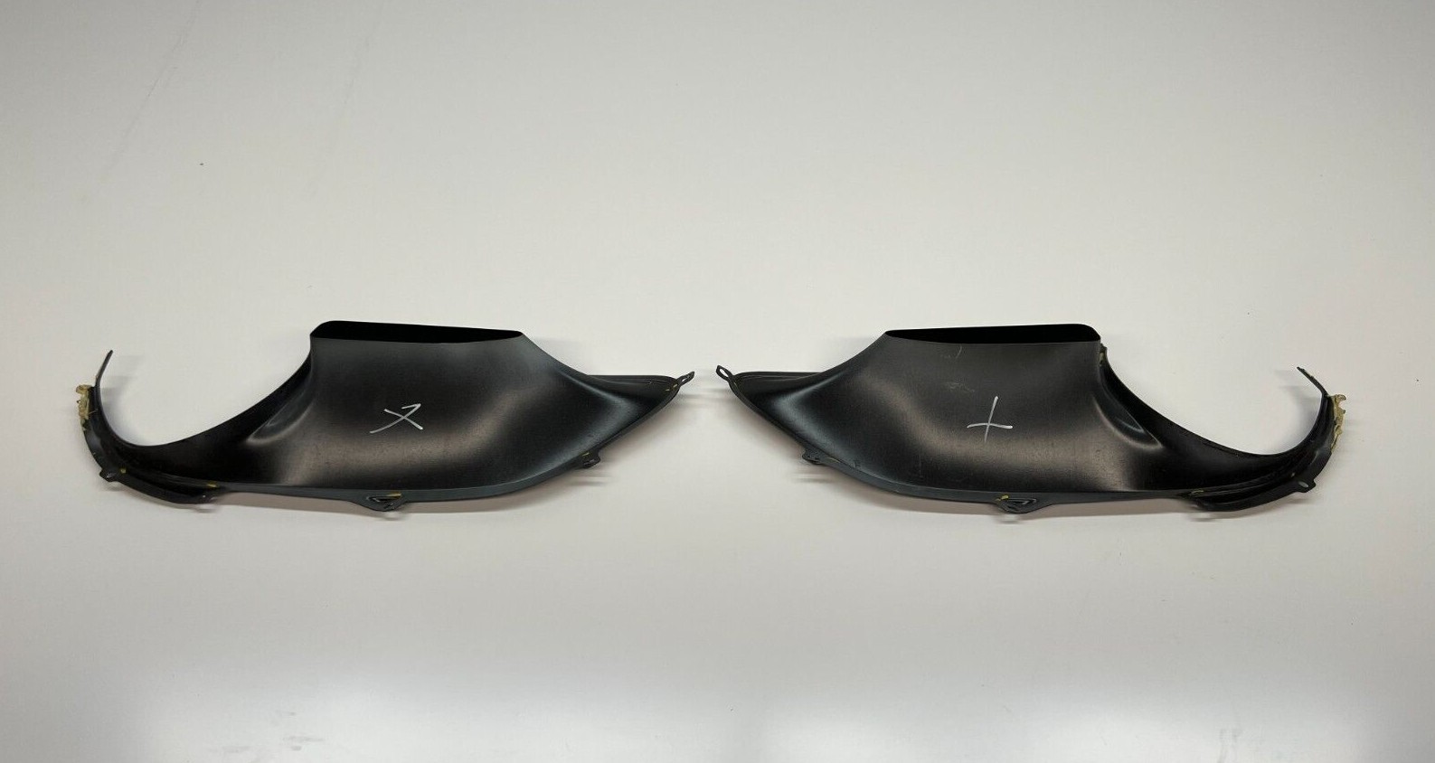 FERRARI 488 REAR TAIL LIGHTS AIR INTAKE SURROUND LH RH SET OEM 88862100 88861900