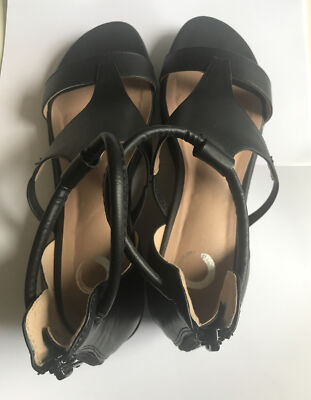 Journee Collection Women's TRAYLE WEDGE SANDAL Black Size