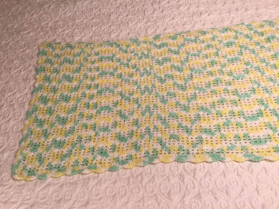 手工钩针婴儿毯沙发扔阿富汗尺寸 56X27 黄色绿色 — 第 4/4 张图片