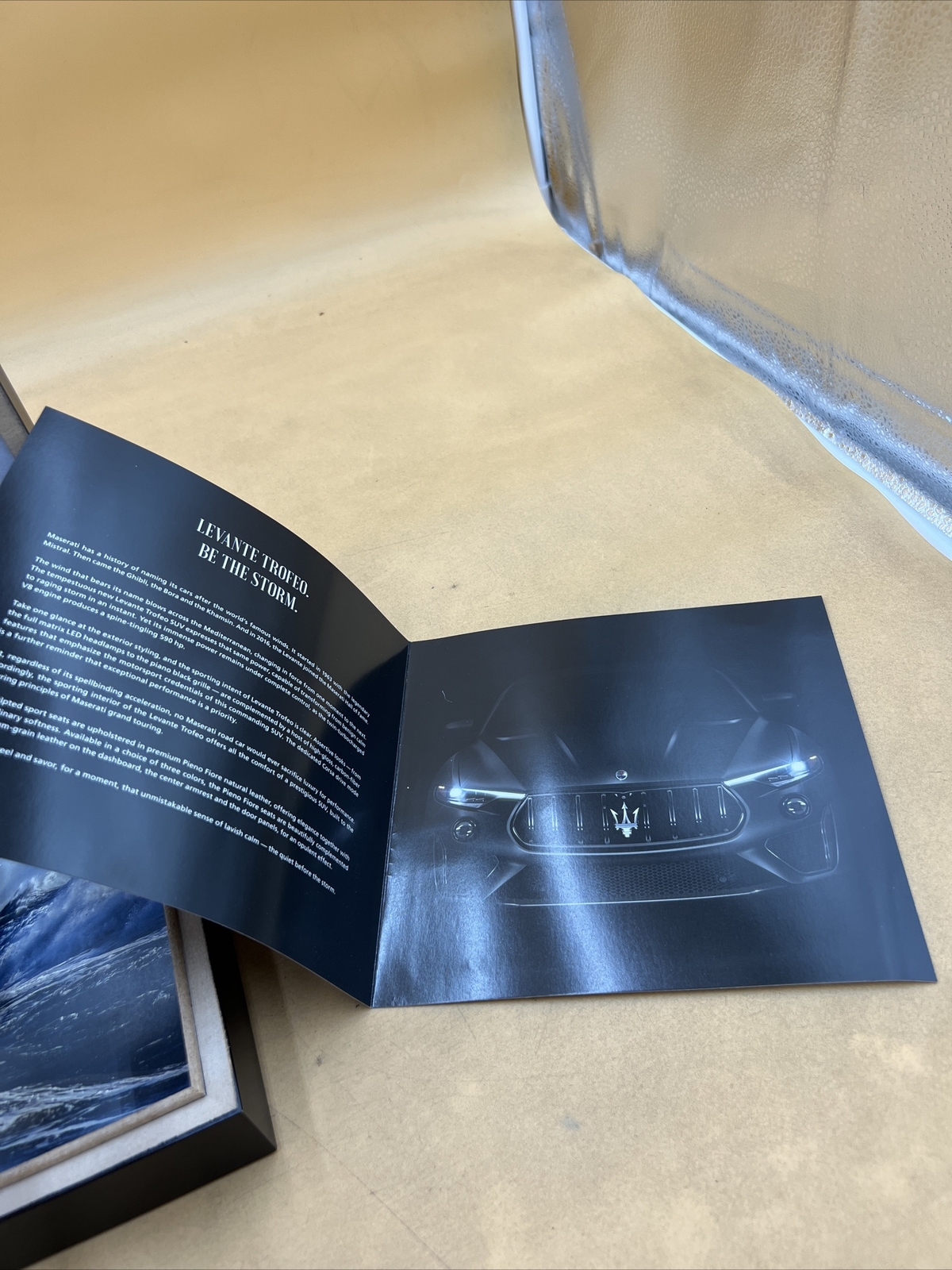 MASERATI TROFEO LEVANTE PRESS BOX WITH CHIAVE USB 16 GB TECHNICAL DOCUMENT