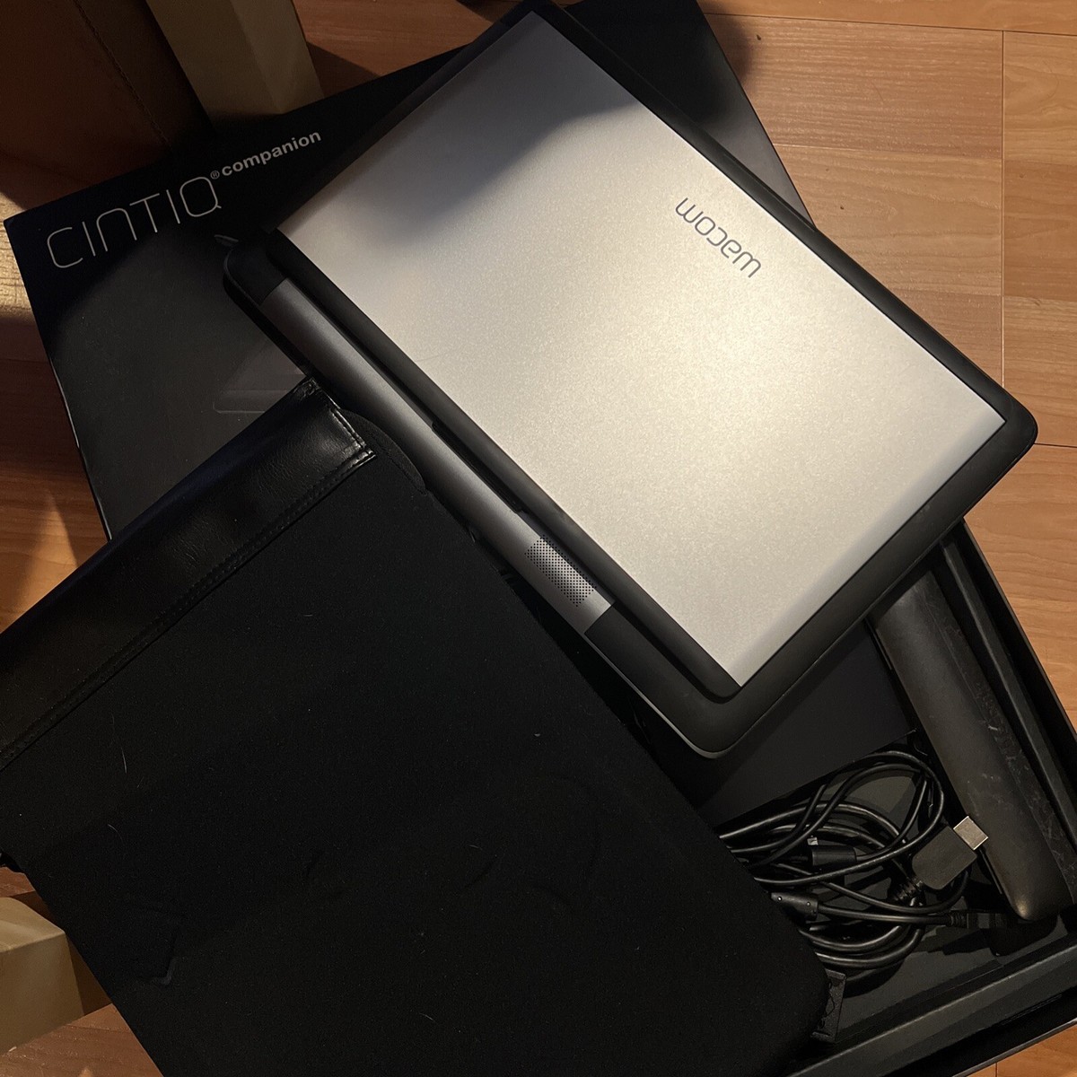 Wacom Cintiq Companion Professional Hybrid Artist Drawing Graphics