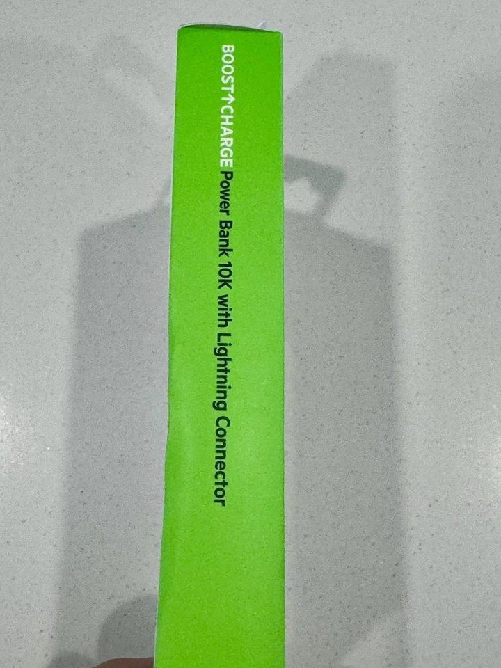 Banco de alimentación de carga Belkin Boost 10K con conector Lightning Foto 3 de 4