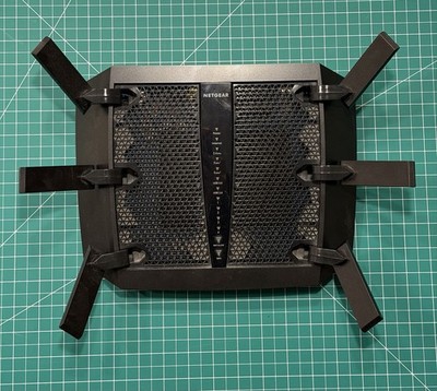 NETGEAR R8000 3200 Mbps 5 Port 3200 Mbps Tri-Band Wireless Router (R8000-100NAS)
