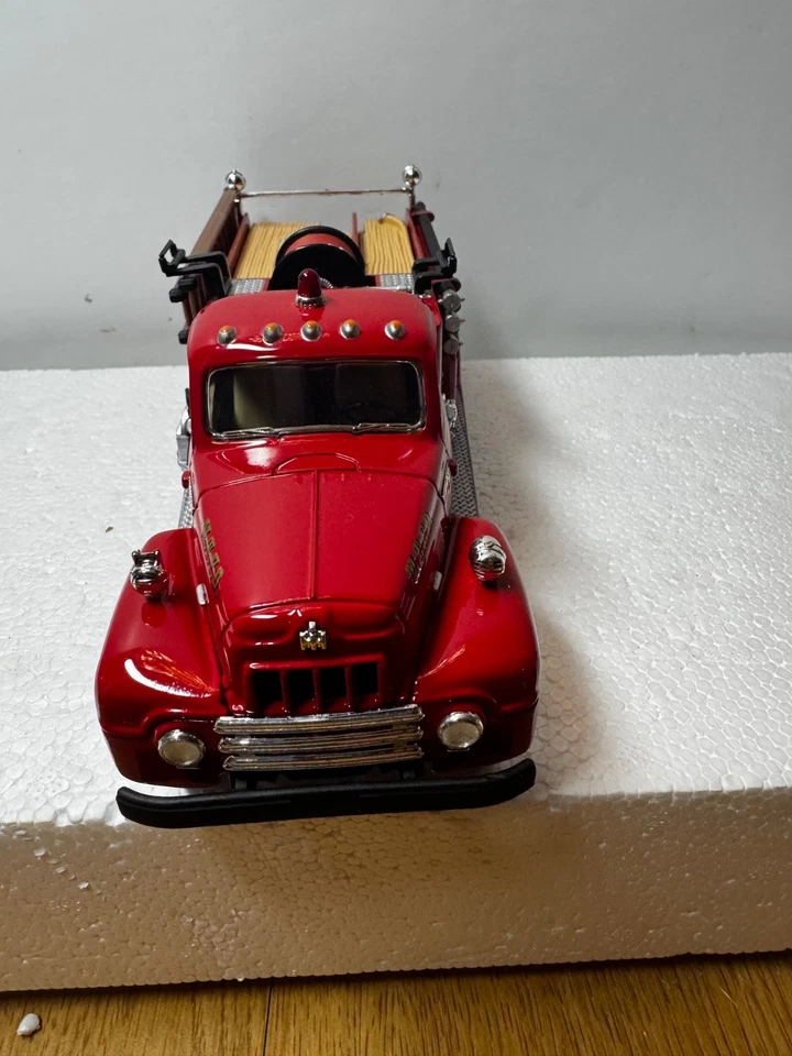 First Gear #19-0113 1957 International R-190 Fire Truck - Image 2 of 4