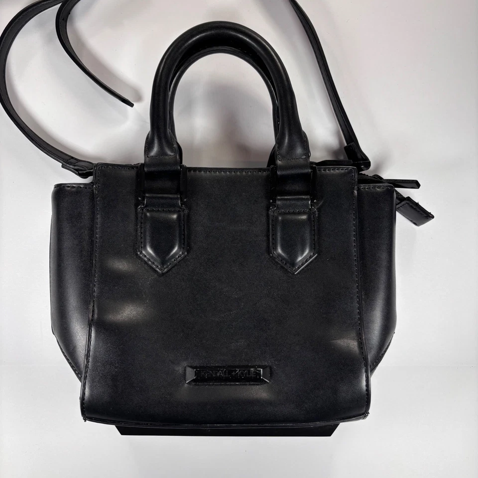 Mini bolso bandolera de cuero sintético negro Kendall + Kylie para mujer Foto 3 de 4