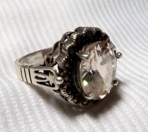 VINTAGE ART DECO STERLING SILVER CEAR CRYSTAL W/ MARCASITE RING ~ SIZE 7