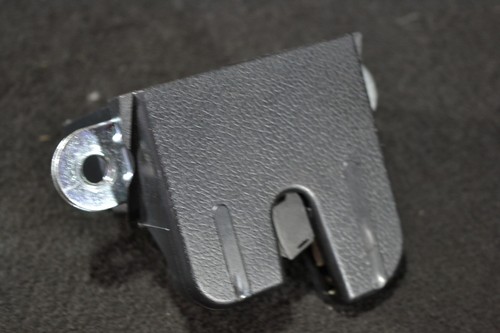 VW Passat 3C Schloss Heckklappe Heckklappenschloss 150603 (109)