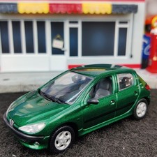 AUTO PEUGEOT 206 GRÜN 1998 DIE MINIATUREN VO...
