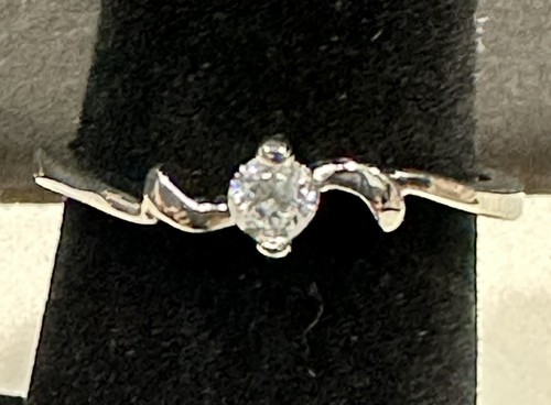 Stainless Steel- Women’s Sparkly CZ Fashion RING – Size 7.5 NEW Silver Color