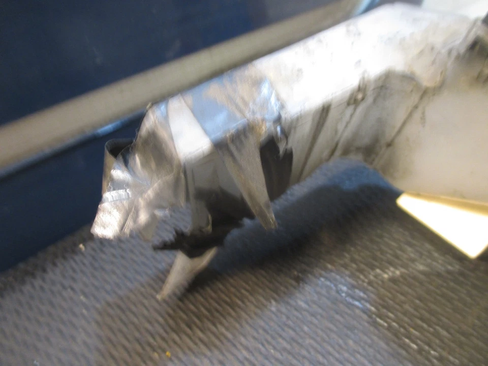 Nissan Sentra SE QR25DE 2003 OEM bloque de caja de fusibles del motor debajo del capó Foto 2 de 4