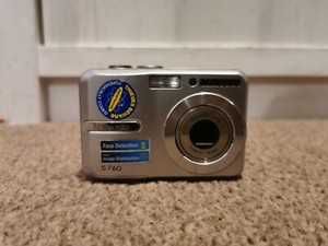 Samsung S760 7.2 MP Digital Camera - Silver