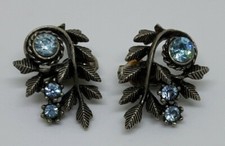  beautiful vintage by  "JEWELCRAFT" clip on earrings signed.