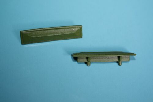 Triang Minic Series 4 .Two Pier Shelters in metal from CN Collectables - Picture 2 of 8