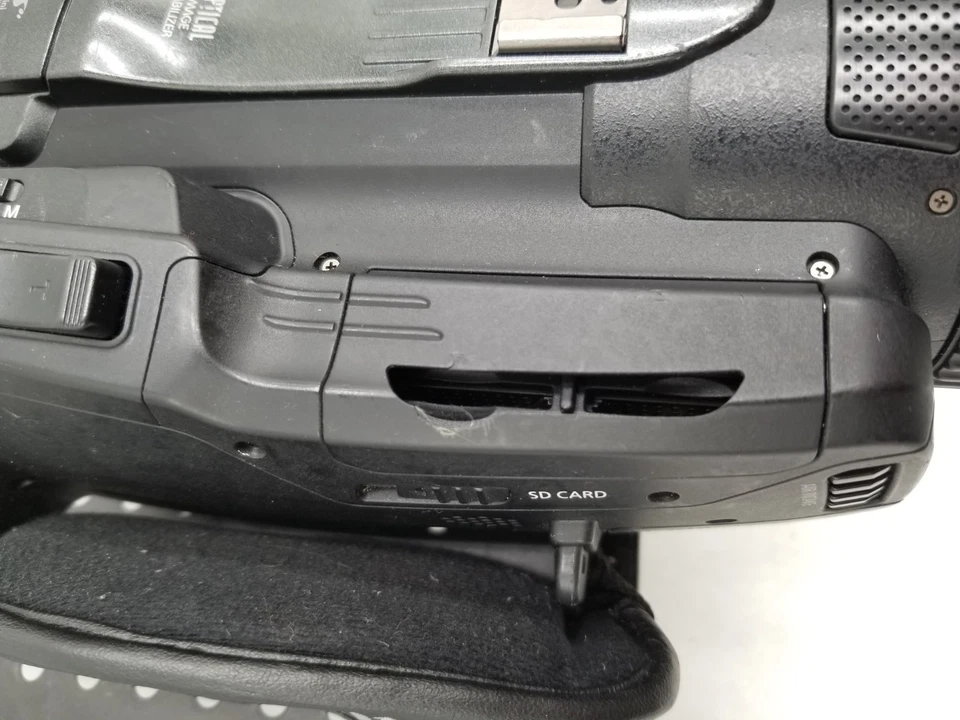 Canon VIXIA GX10 4K Professional Camcorder Black -FOR PARTS OR REPAIR- - Image 3 of 4