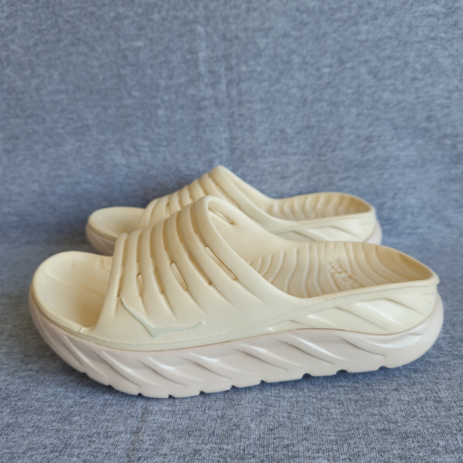 HOKA ONE ONE Women's Cream Ora Recovery Slides Size 6 Comfortable Soft Support  thumbnail 2