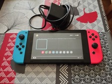Nintendo Switch AvecJoy Con Bleu Et Rouge Et Avec Le Chargeur 