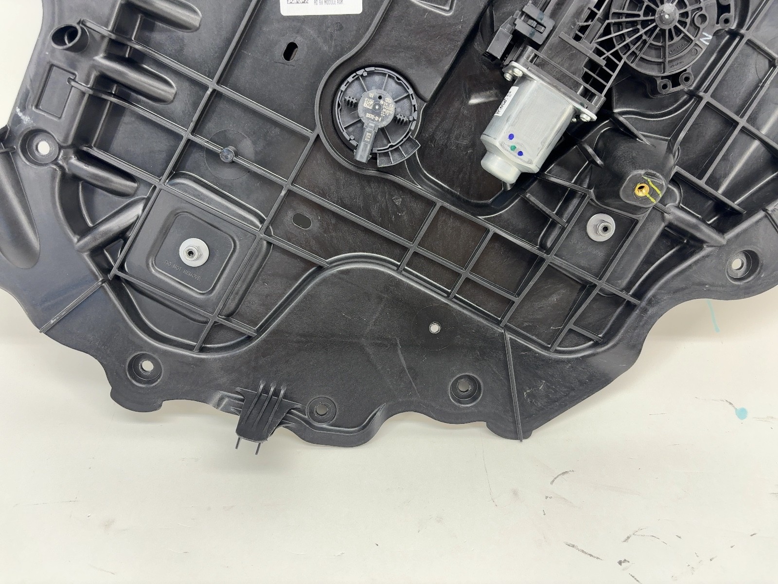 2025 Tesla Model 3 Highland Rear Right Door Window Regulator 1908140-00-B