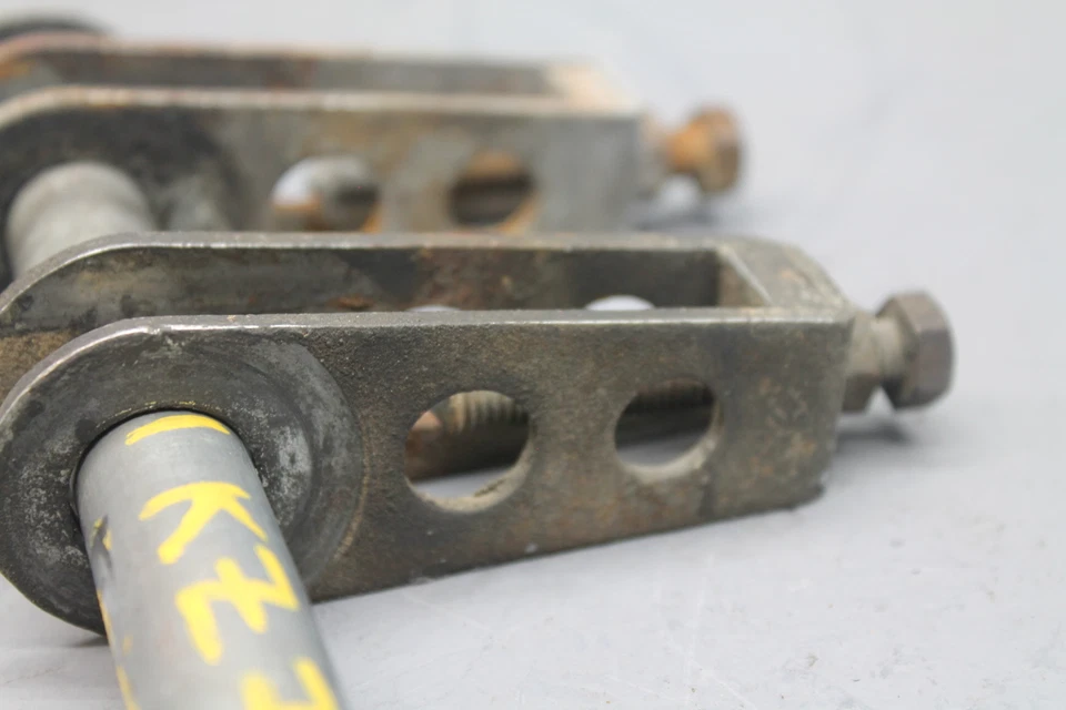 Kawasaki 750 LTD 1981 eje trasero eje perno con ajustadores de cadena Foto 4 de 4