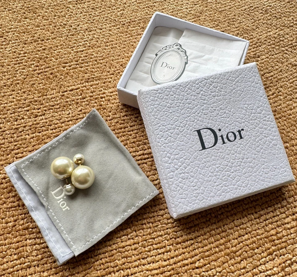 Pendientes Dior de perlas blancas tribales delanteras traseras Foto 4 de 4