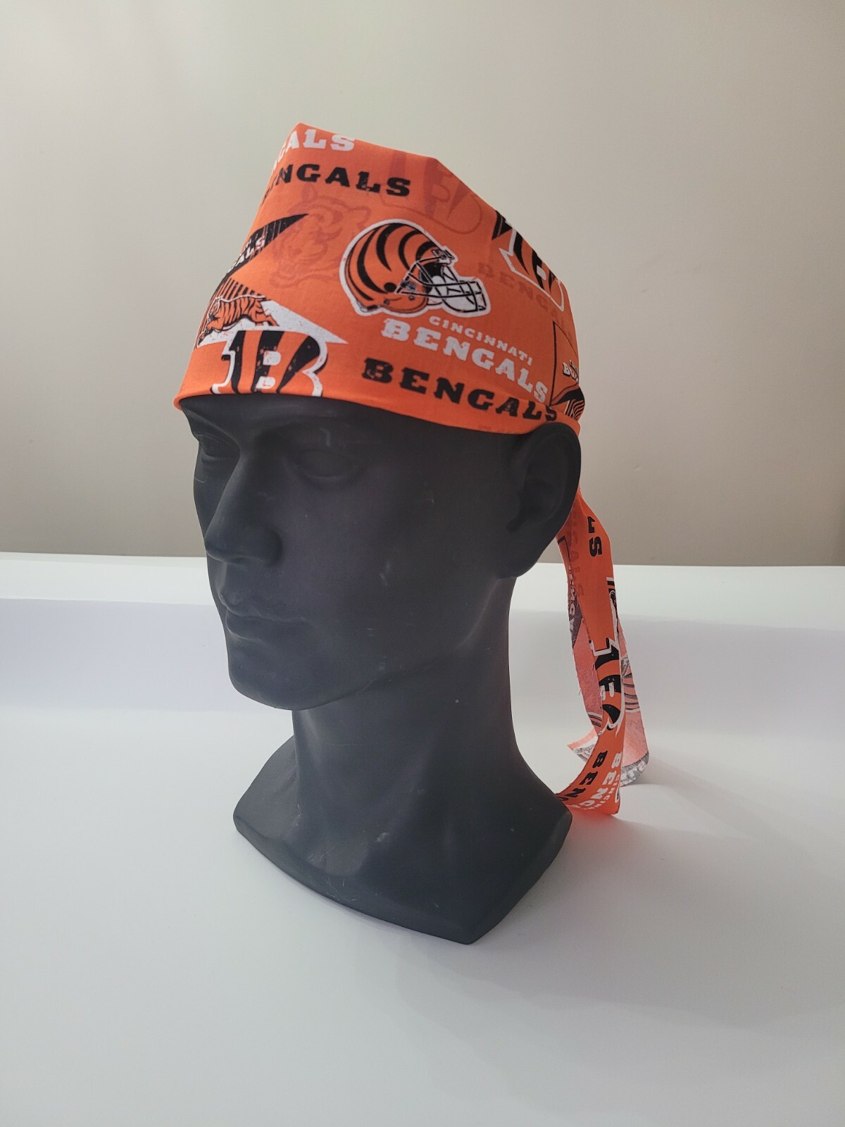 Cincinnati Bengals Men/Women  Surgical Scrub Hat, Skull Cap, orange. fast shipp