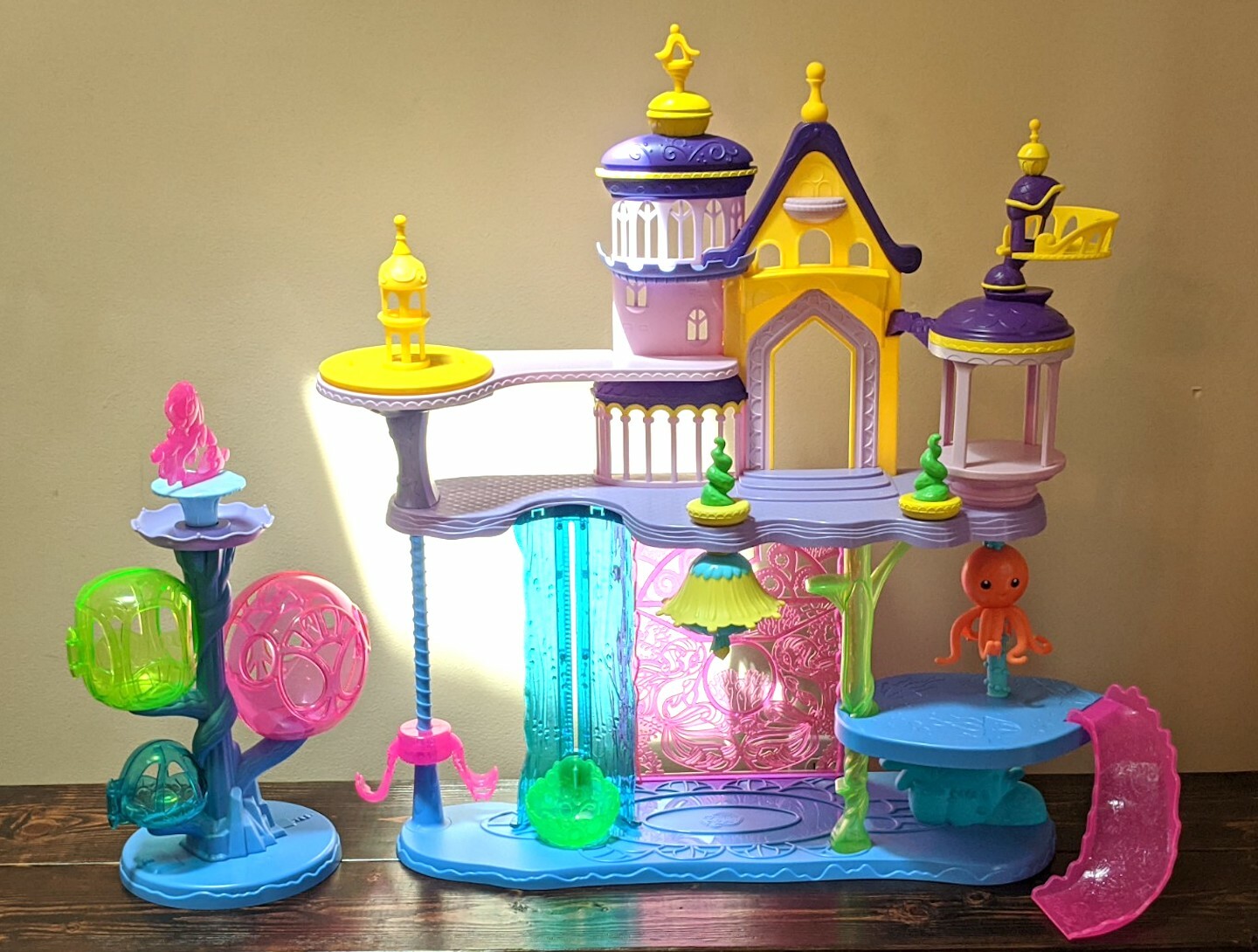 my little pony light up castle