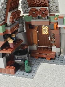 Lego 4738 - Harry Potter - Hagrid's Hut - Used-100% complete w/instructions