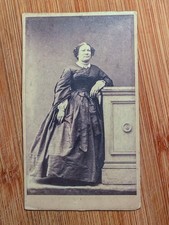 Photo Carte de Visite CDV Portrait femme robe mode datée 16 mai 1863