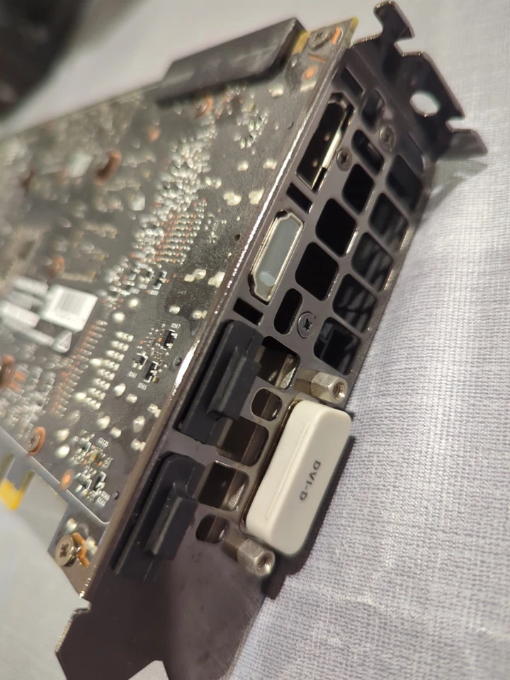 Tarjeta gráfica original EVGA GeForce GTX 1080 08G-P4-5180-KR 8GB GDDR5X Foto 3 de 4