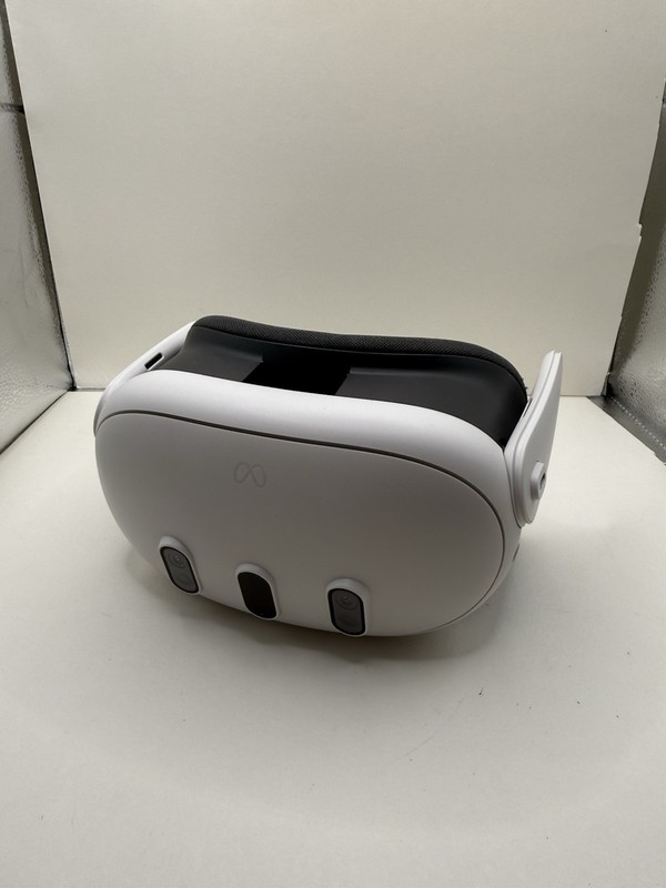 Meta Quest 3 128GB VR Headset ONLY - White - Tested And Working - SCRATCHED LENS