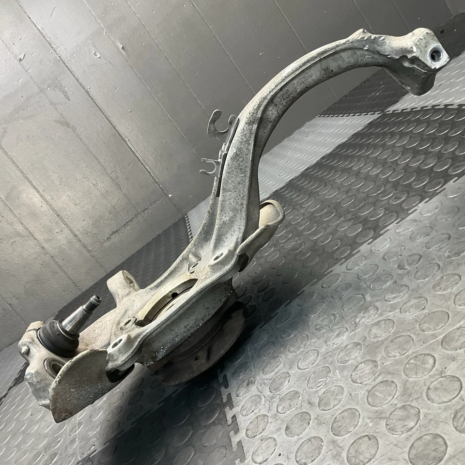 Audi Q5 2013-2017 conjunto de buje de nudillo volante lado pasajero delantero derecho fabricante de equipos originales Foto 4 de 4