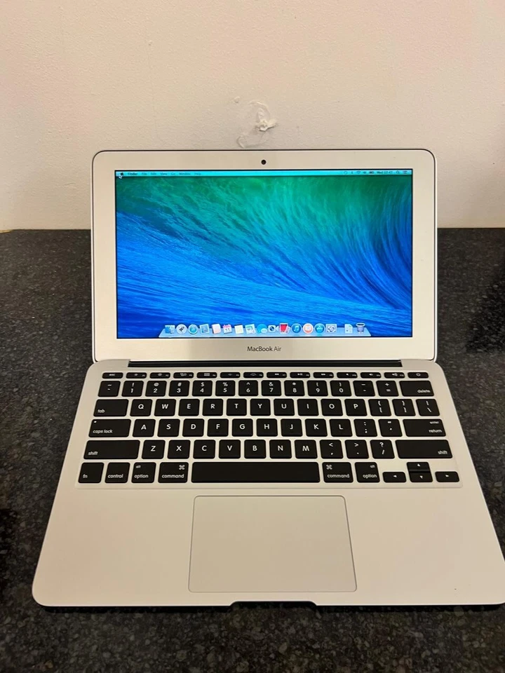 Apple MacBook Air Intel i5 4260U 4GB 128 GB SSD - Image 4 of 4