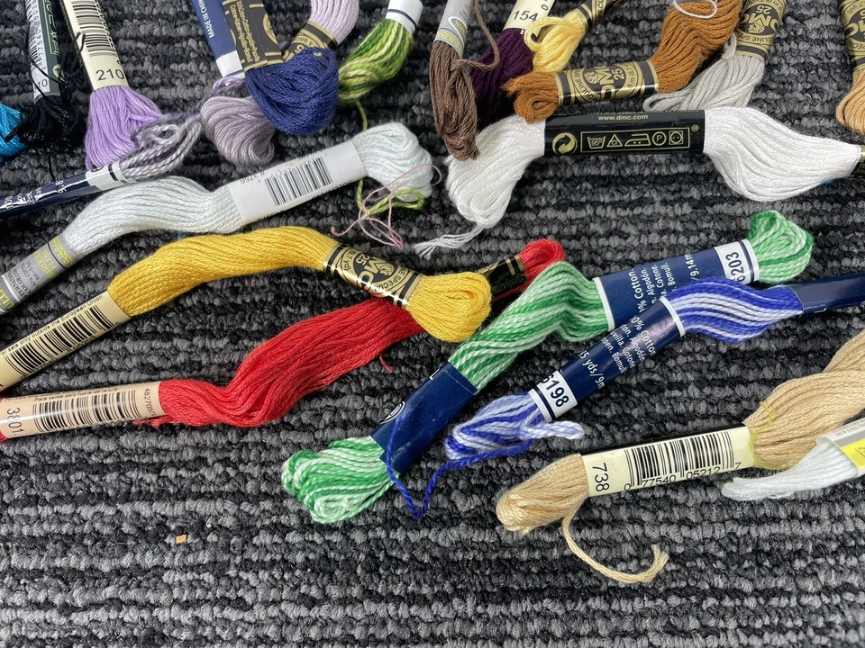 🔥 Lot of 25 • Skeins DMC Embroidery Needle Point Floss Yarn • B - Image 4 of 4
