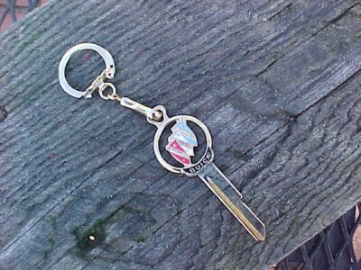 1971 1975 1979+ NOS BUICK TRI-CREST GOLD PLATED KEY BLANK KEYCHAIN CAR EXC LOGO